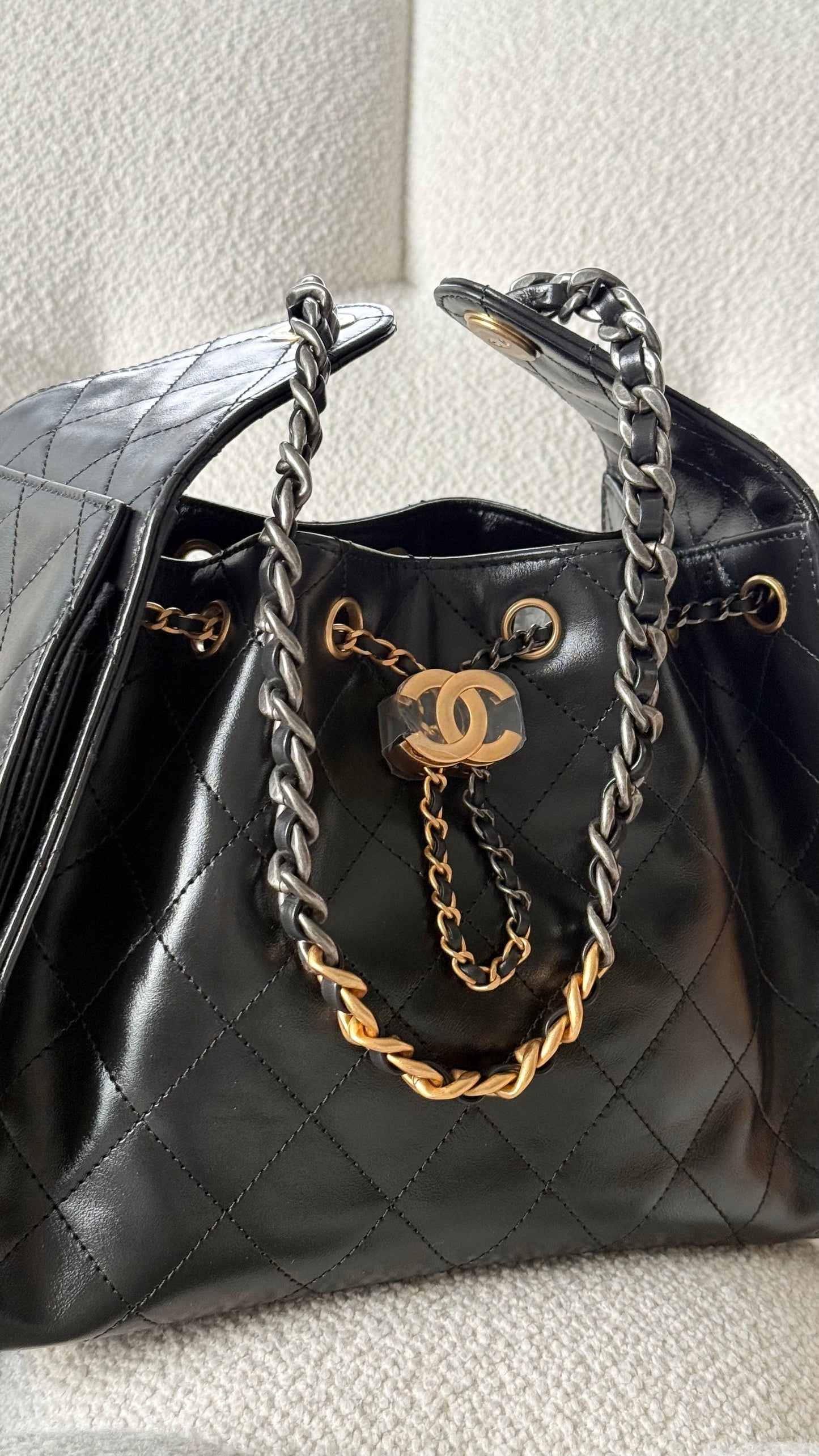 Chanel 25 Hobo Small Shiny Calfskin Black GHW