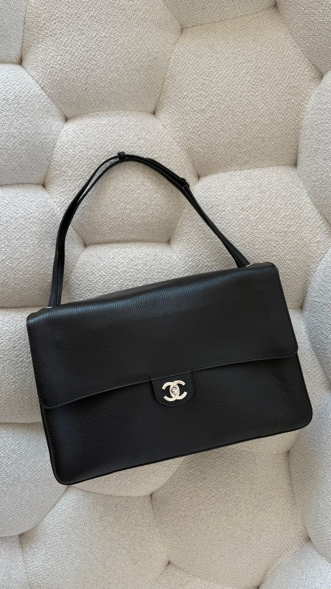Chanel Spring Summer 2026 Maxi Flapbag Grained Calfskin & Silver Metal Black