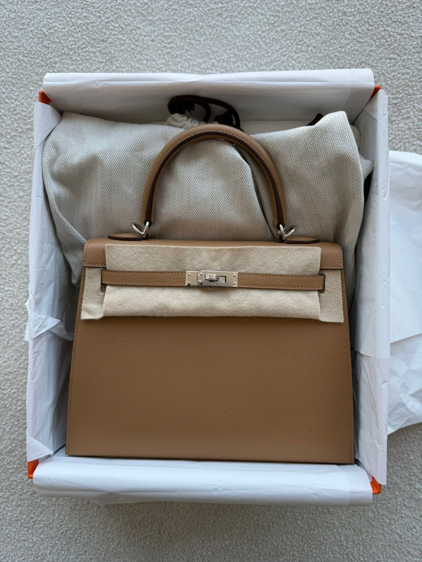 Hermès Kelly 25 Sellier Epsom Biscuit PHW K (2025)