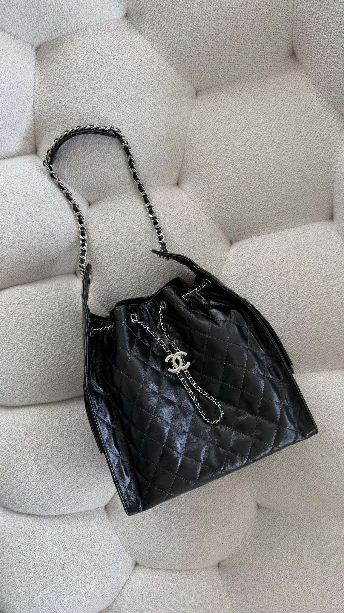 Chanel 25 Medium Handbag Shiny Crumpled Calfskin Black Silver-Tone Metal
