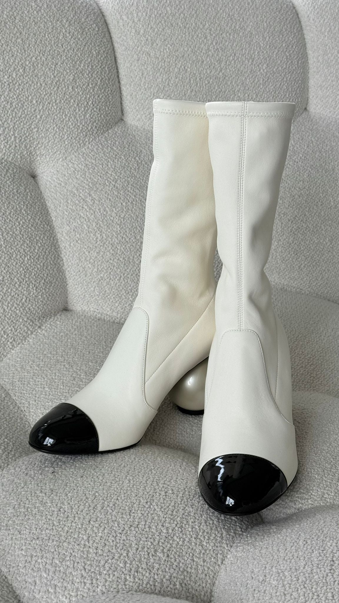 Chanel Autumn-Winter 2025/26 High Boots Stretch Lambskin & Patent Calfskin White & Black