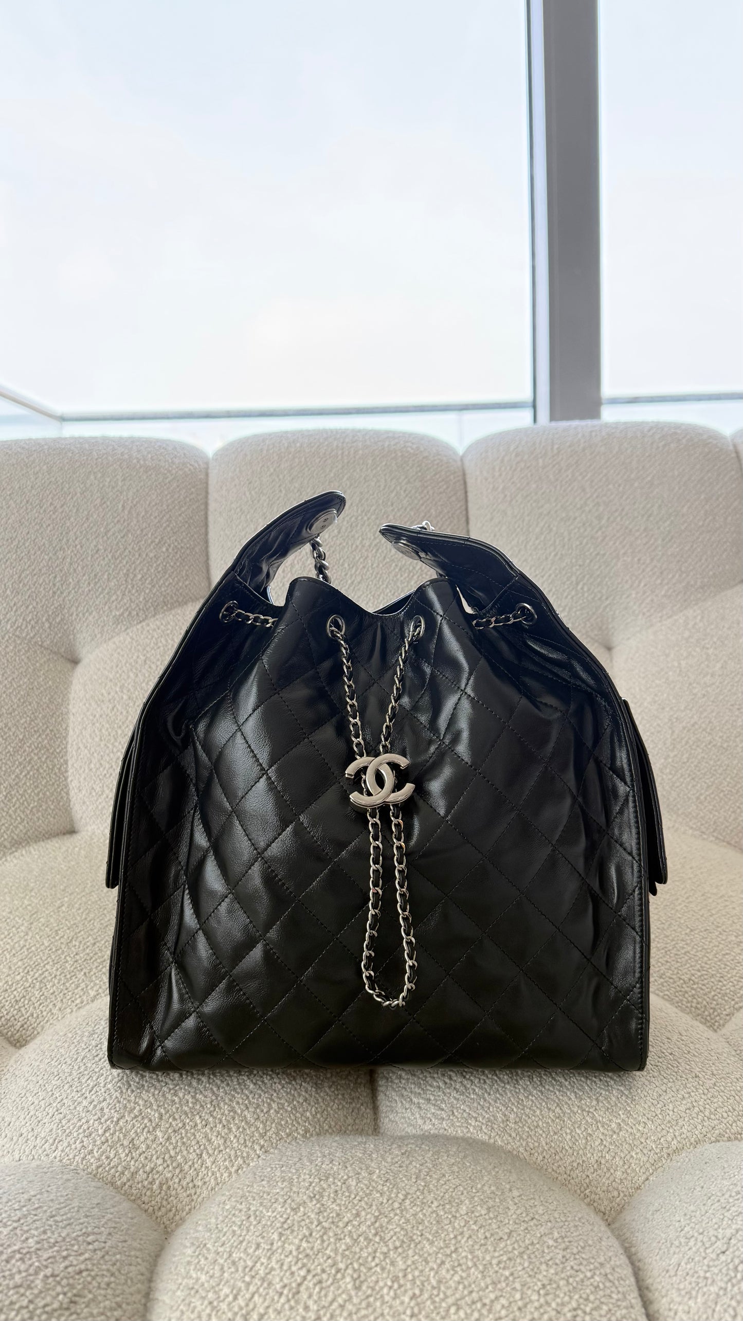 Chanel 25 Medium Handbag Shiny Crumpled Calfskin Black Silver-Tone Metal