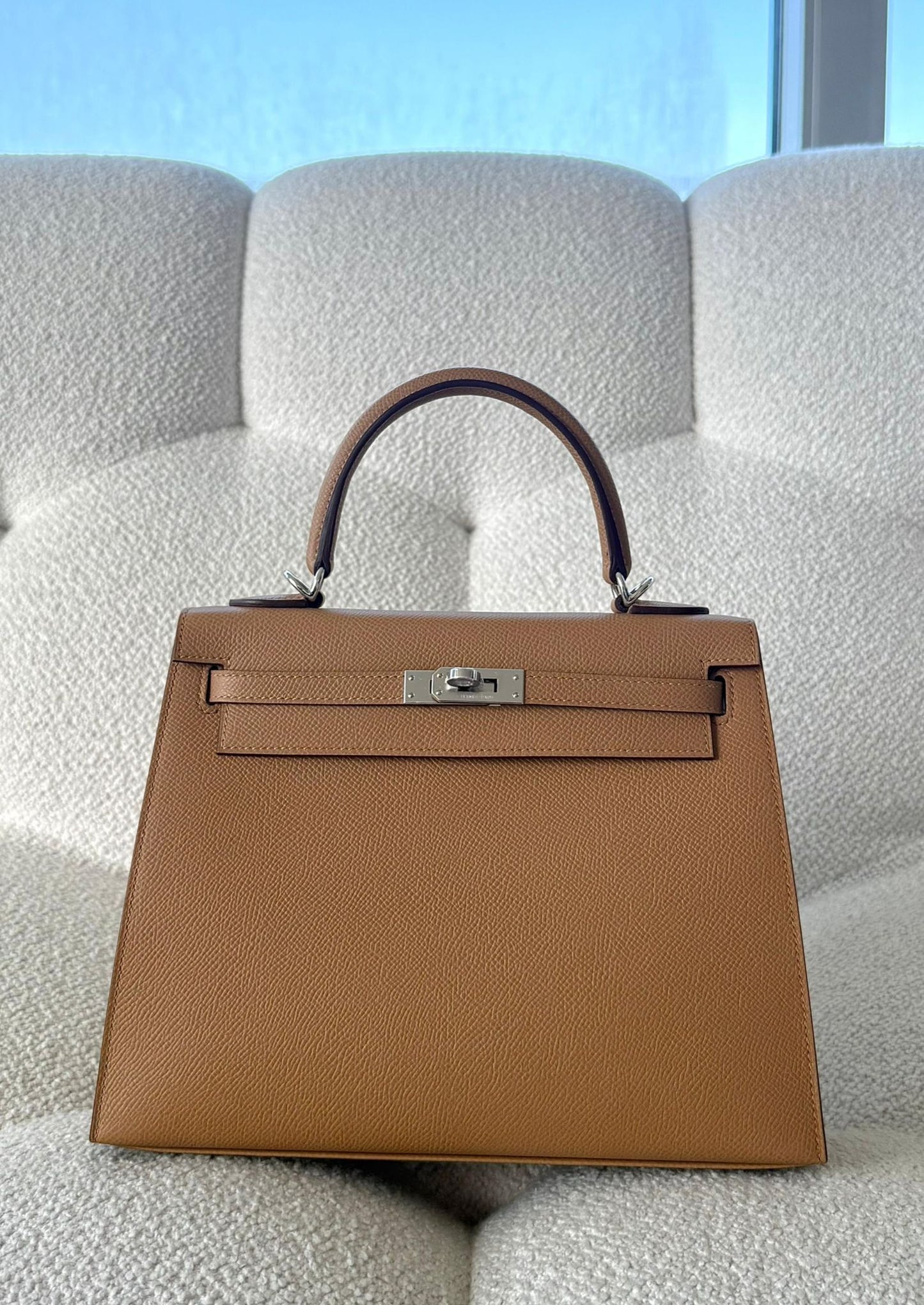 Hermès Kelly 25 Sellier Epsom Biscuit PHW K (2025)