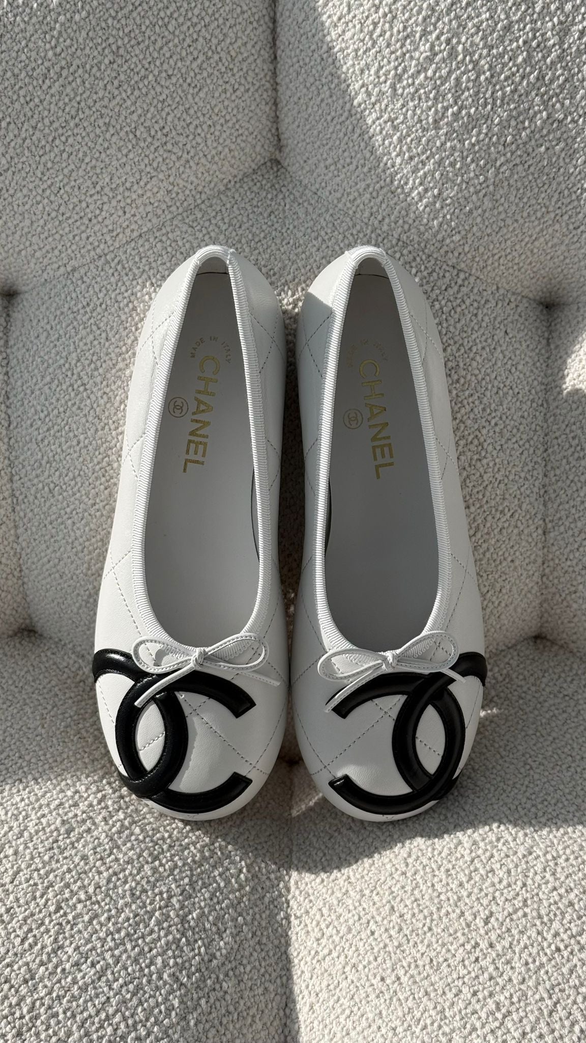 Chanel Coco Beach 2026 Ballet Flats Lambskin White & Black