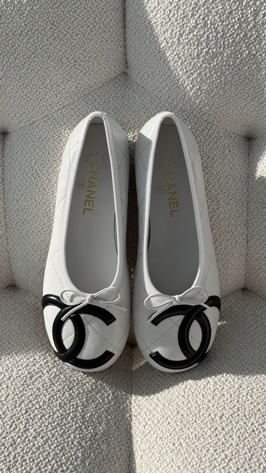 Chanel Coco Beach 2026 Ballet Flats Lambskin White & Black