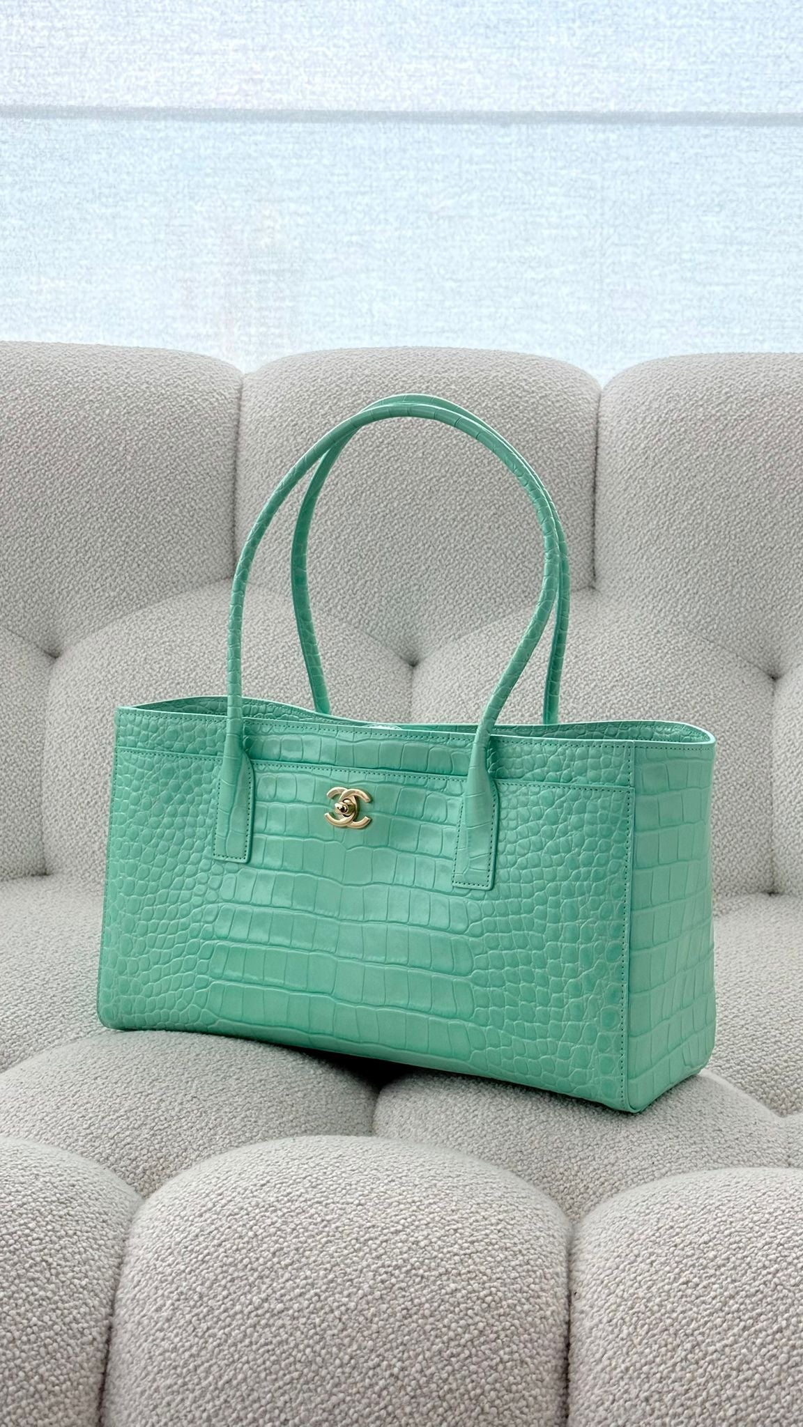 Chanel Spring Summer 2026 Small Tote Crocodile Embossed Calfskin & Gold-Tone Metal Green