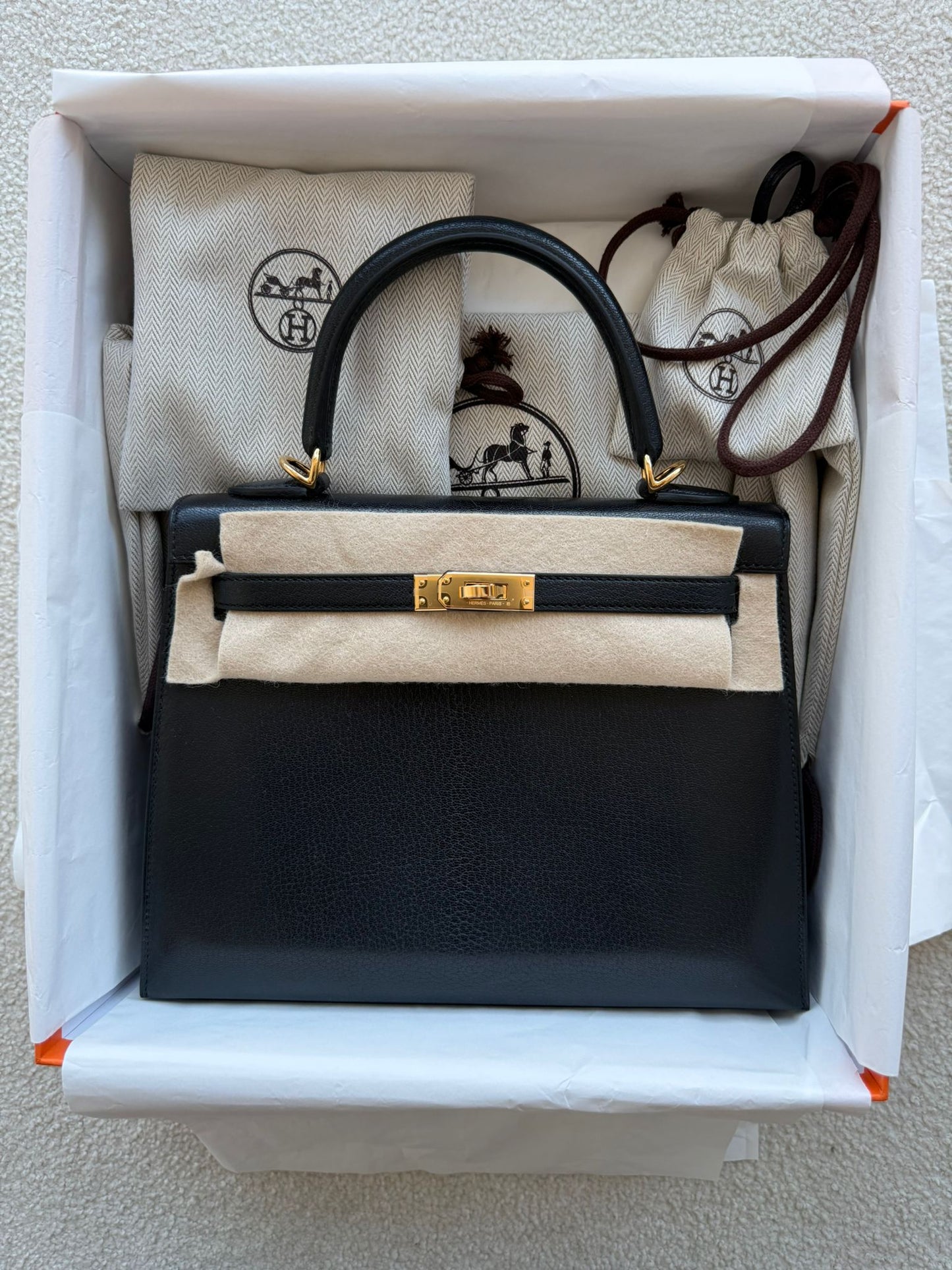 Hermès Kelly 25 Sellier Chèvre Black GHW K