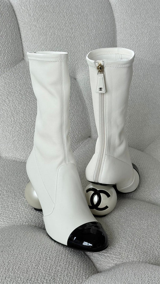 Chanel Autumn-Winter 2025/26 High Boots Stretch Lambskin & Patent Calfskin White & Black